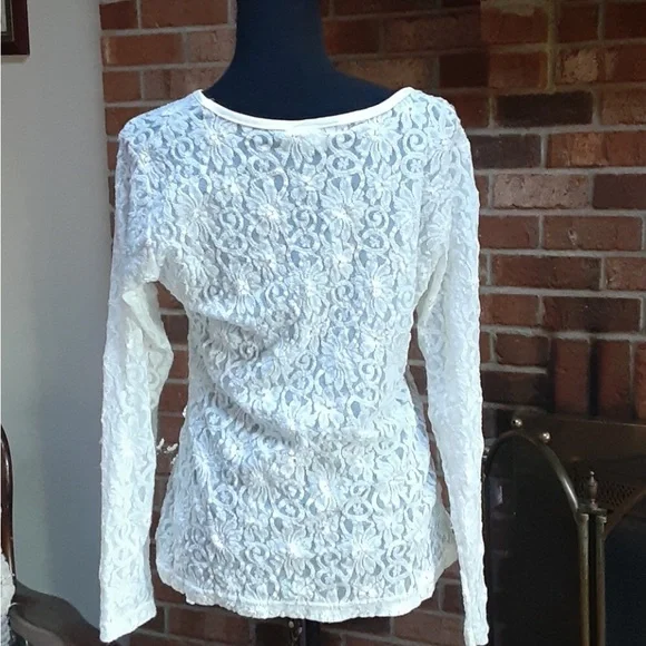 Elegant White Lace Long Sleeve Top - Picture 3 of 5